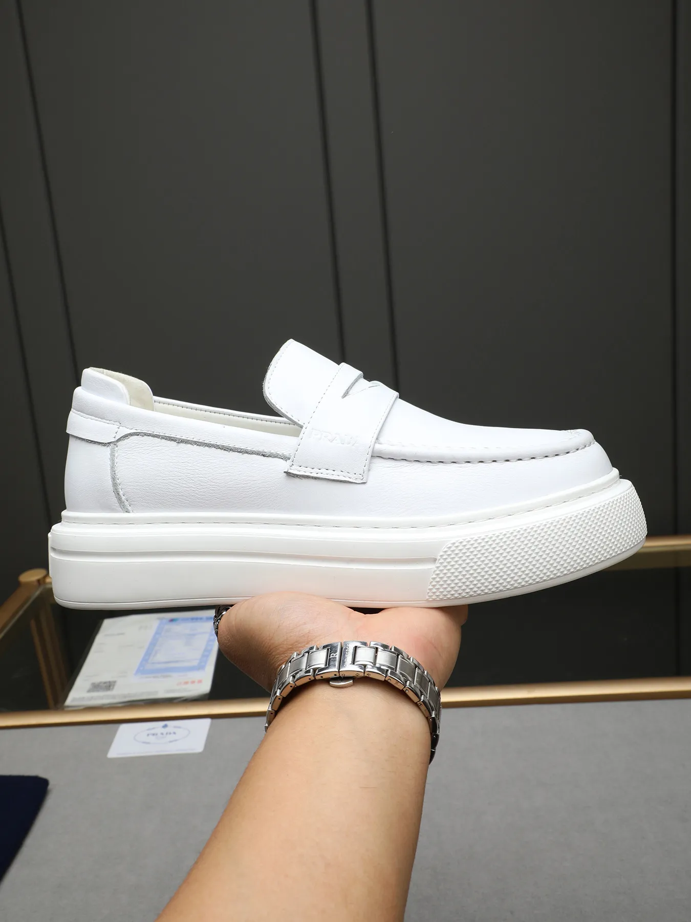 Men's Men's Shoes 💰500 Prada/Prada Men's new casual shoes, this upper is made of imported calfskin + sheep lining! The outsole is made of non-slip foam outsole, which feels good on your feet and is a fashionable and stylish item!  Size: 38-44 (45 customized)